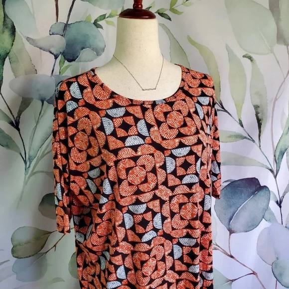 LULAROE | Irma Tunic in Chevron & Geometric Pattern sz XS - Picture 2 of 7